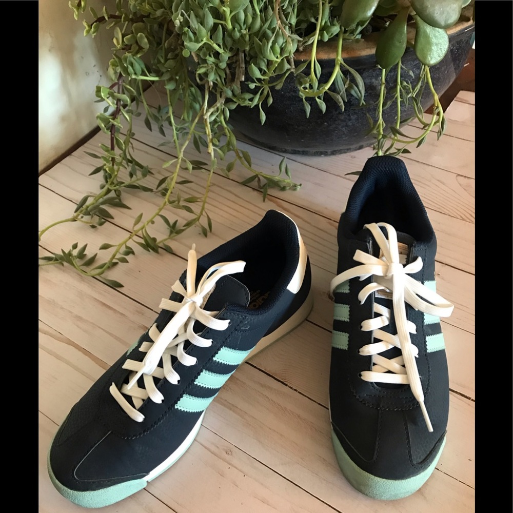Adidas Samoa with Turquoise sz 7
